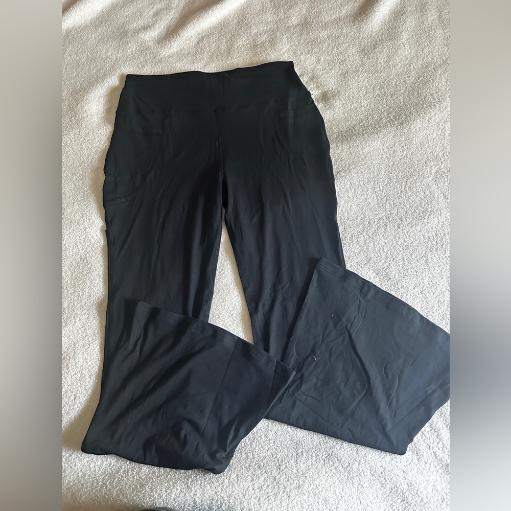Amazon black flare high waisted wide leg leggings with pockets #activewear